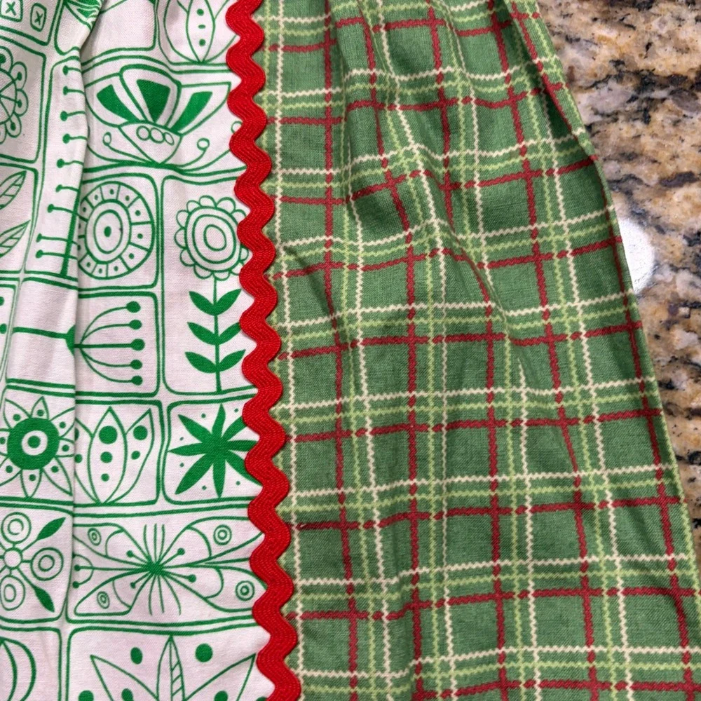 Girls Pinafore Dress Strawberry Apple Plaid Ric-Rac Trim Red Green 4T 5T‎